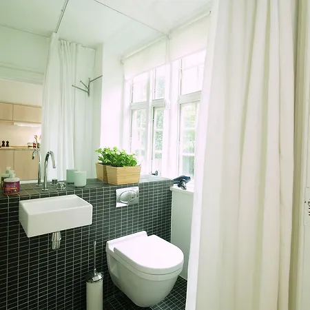 Отель Canal 1 - 8 3*